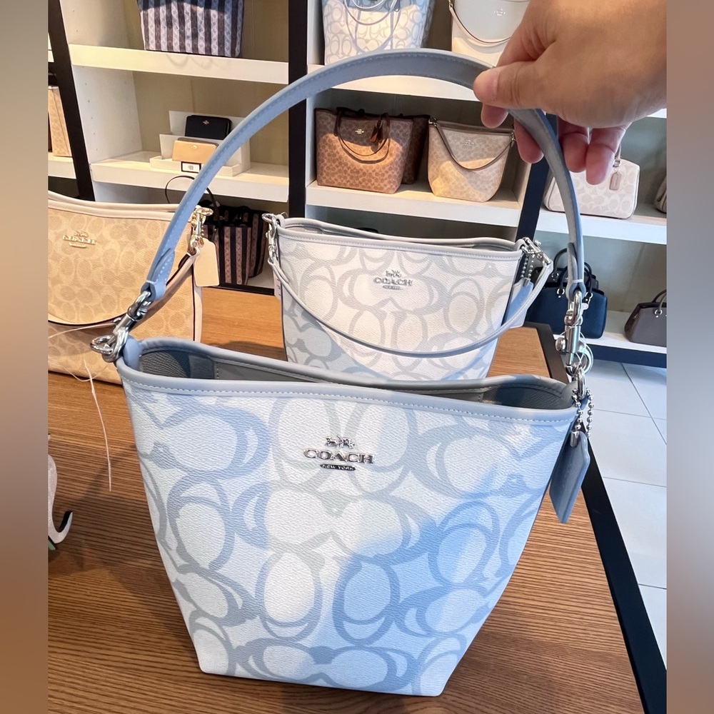 Coach City Bucket Bag In Sketch Signature Canvas CBH90, Silver/Ice Blue🎀